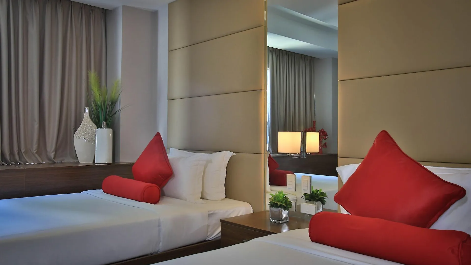 Valero Grand Suites By Swiss-Belhotel Makati City 4*,