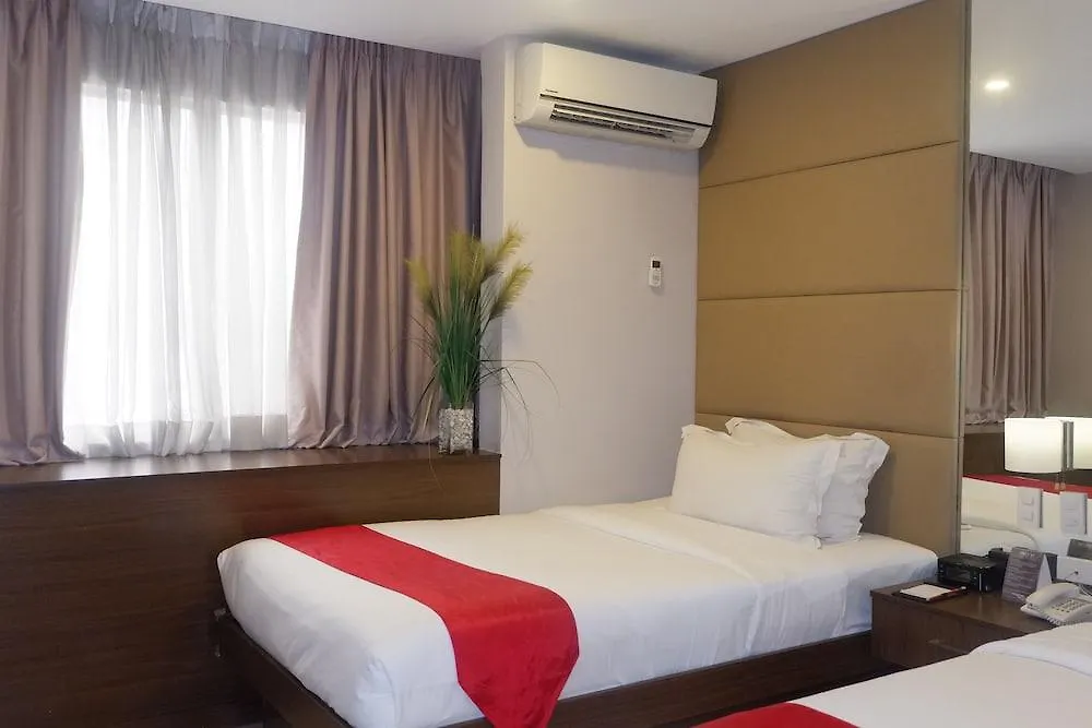 Valero Grand Suites By Swiss-Belhotel Makati City 4*,